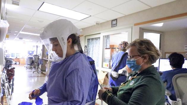 The $900 billion package comes as the pandemic is delivering its most fearsome surge yet, killing more than 3,000 victims per day and straining the health care system. (AP file photo) The $900 billion package comes as the pandemic is delivering its most fearsome surge yet, killing more than 3,000 victims per day and straining the health care system. (AP file photo)