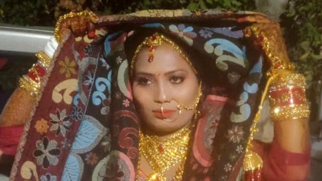 Rupali gets dressed up for her wedding. (HT Photo) Rupali gets dressed up for her wedding. (HT Photo)