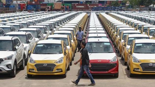 Passenger cars, commercial vehicles as well as two-wheelers have seen a sharp price hike of as much as 15% as the industry transitioned to the stricter Bharat Stage VI (BS VI) emission norms, which came into effect for all vehicle categories from 1 April 2020.(PTI file photo)