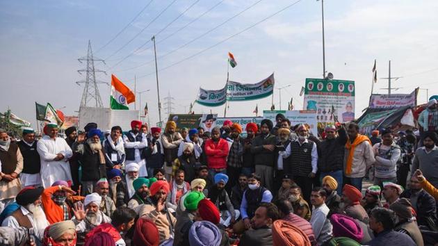 Demonstrators raise slogans during the ongoing protest against new farm laws, at the Delhi-Uttar Pradesh border, in Ghazipur, New Delhi. (Amal KS/HT PHOTO)