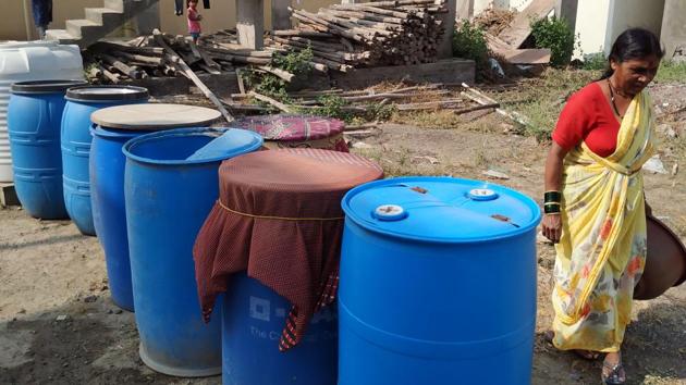 Residents of Dhangarvasti in Uruli Devachi waiting for water. (HT PHOTO) Residents of Dhangarvasti in Uruli Devachi waiting for water. (HT PHOTO)
