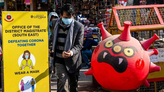 A man walks past a makeshift Covid-19 testing booth in New Delhi on December 19. Delhi added 1,091 cases of the coronavirus disease (Covid-19) on December 20, the lowest in 125 days. (Jewel Samad / AFP)