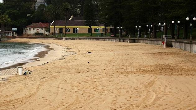 A deserted view of the Manly Beach in Sydney on December 21. NSW imposed a lockdown on December 18 in Sydney’s northern beaches area, home to more than 250,000 people, after the cluster emerged, centred on two dining and entertainment venues in the seaside suburb of Avalon. (Brendon Thorne / Bloomberg) 