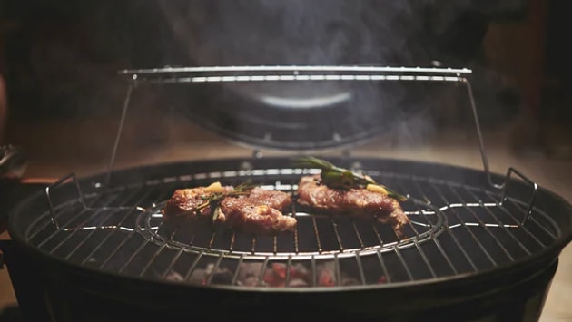 Inflammatory compounds found in cooked meat are linked to a heightened risk of childhood wheeze, finds recent research.(Unsplash)