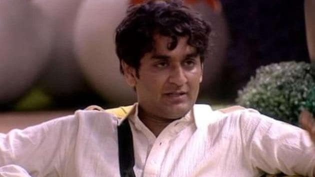 After being kicked out of Bigg Boss 14 for pushing Arshi Khan into the swimming pool, Vikas Gupta re-entered the show. After being kicked out of Bigg Boss 14 for pushing Arshi Khan into the swimming pool, Vikas Gupta re-entered the show.