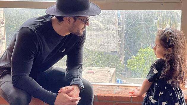 Kunal Kemmu has shared a new picture of Inaaya on Instagram. Kunal Kemmu has shared a new picture of Inaaya on Instagram.