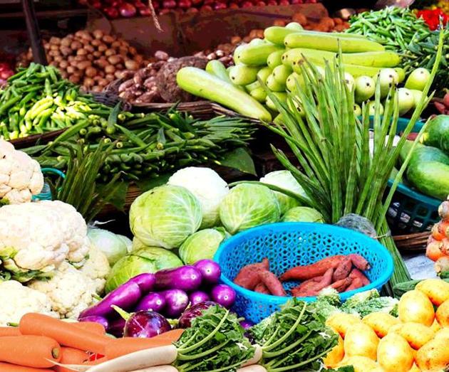 Seasonal vegetables, such as cauliflower, carrots and radish are being sold at Rs 1 to 2 per kg. The rate of cauliflower was Rs 30 a kg last month. (HT FILE) Seasonal vegetables, such as cauliflower, carrots and radish are being sold at Rs 1 to 2 per kg. The rate of cauliflower was Rs 30 a kg last month. (HT FILE)