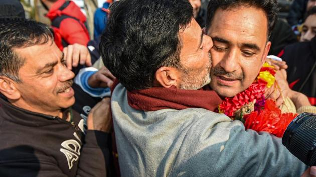 Manzoor Ahmad of Peoples Democratic Party (PDP), part of the People's Alliance for Gupkar Declaration, is welcomed by his supporters after his lead in the District Development Council (DDC) election results in Srinagar. (PTI) Manzoor Ahmad of Peoples Democratic Party (PDP), part of the People's Alliance for Gupkar Declaration, is welcomed by his supporters after his lead in the District Development Council (DDC) election results in Srinagar. (PTI)