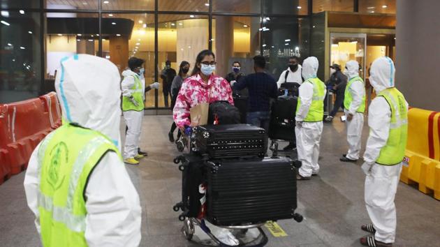 Travellers exit Chhatrapati Shivaji Maharaj International Airport after India cancelled all flights from the United Kingdom over fears of a new strain of the coronavirus, in Mumbai on December 22. A growing list of countries across the world suspended travel for Britons over the weekend after Prime Minister Boris Johnson said a mutated variant of the virus had been identified in the country. (Francis Mascarenhas / REUTERS)