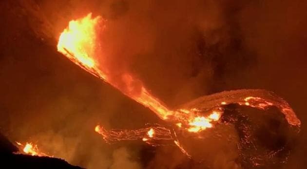 Lava erupts from Kilauea volcano in Hawaii, U.S. December 21, 2020 in this still image taken from social media video.(USGS via REUTERS) Lava erupts from Kilauea volcano in Hawaii, U.S. December 21, 2020 in this still image taken from social media video.(USGS via REUTERS)