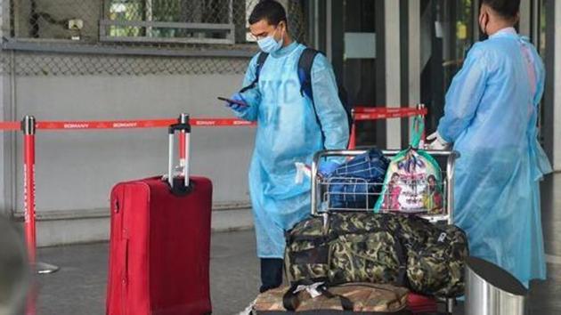 There were at least 222 passengers on a flight that arrived in Kolkata from London early on Sunday.(PTI PHOTO.) There were at least 222 passengers on a flight that arrived in Kolkata from London early on Sunday.(PTI PHOTO.)