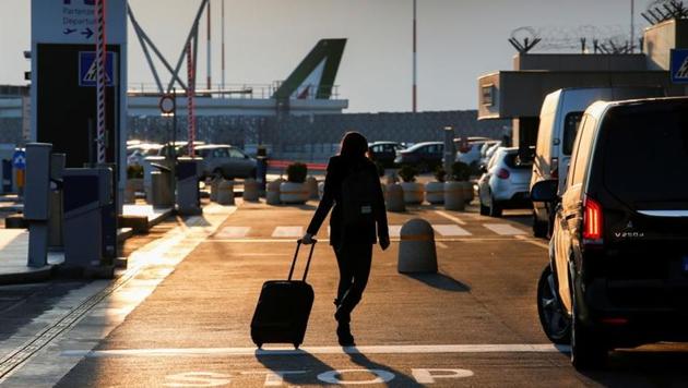 A passenger walks at Fiumicino airport after the Italian government announced all flights to and from the UK will be suspended over fears of a new strain of the coronavirus, amid the spread of the coronavirus disease in Rome, Italy.(REUTERS) A passenger walks at Fiumicino airport after the Italian government announced all flights to and from the UK will be suspended over fears of a new strain of the coronavirus, amid the spread of the coronavirus disease in Rome, Italy.(REUTERS)