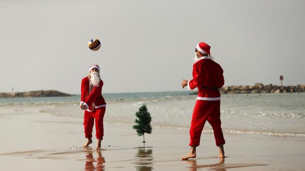 People dressed in Santa Claus costumes play beach volleyball during an event organised by Tel Aviv Municipality ahead of Christmas, in Israel on December 22. (Ronen Zvulun / REUTERS) People dressed in Santa Claus costumes play beach volleyball during an event organised by Tel Aviv Municipality ahead of Christmas, in Israel on December 22. (Ronen Zvulun / REUTERS)