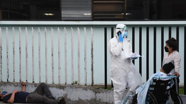 Medical Staff attend a patient allegedly infected with the novel coronavirus, at the COVID-19 unit at San Juan de Dios hospital in Guatemala City.(AFP) Medical Staff attend a patient allegedly infected with the novel coronavirus, at the COVID-19 unit at San Juan de Dios hospital in Guatemala City.(AFP)