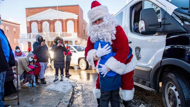 A man dresses as Santa Clause embraces a child at the Grace Food Pantry’s Christmas food and toy event in Everett, Massachusetts, US on December 19. (Joseph Prezioso / AFP) A man dresses as Santa Clause embraces a child at the Grace Food Pantry’s Christmas food and toy event in Everett, Massachusetts, US on December 19. (Joseph Prezioso / AFP)