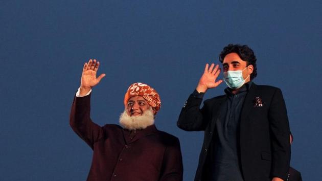 Pakistani politicians Maulana Fazlur Rehman (left) and Bilawal Bhutto Zardari (right) at PDM’s previous anti-govt rally, in Lahore, Pakistan, on December 13, 2020. REUTERS/Mohsin Raza