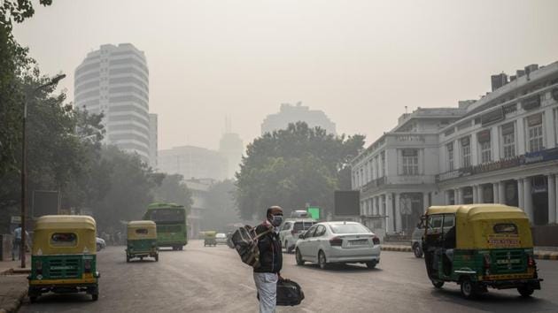 An Indian man waits for transportation as the sky is enveloped in smog in New Delhi, India. (AP) An Indian man waits for transportation as the sky is enveloped in smog in New Delhi, India. (AP)