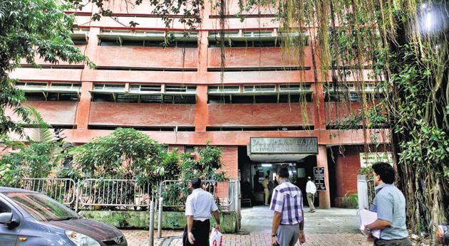 At Jamnalal Bajaj Institute of Management Studies, the final placements are being pushed to January-February, according to a spokesperson.(Hindustan Times)