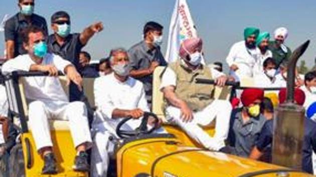 Congress leader Rahul Gandhi, Punjab Chief Minister Capt Amarinder Singh and other leaders during a tractor rally, 'Kheti Bachao Yatra', in protest against the new farm bills 2020, in Punjab.(PTI file photo)
