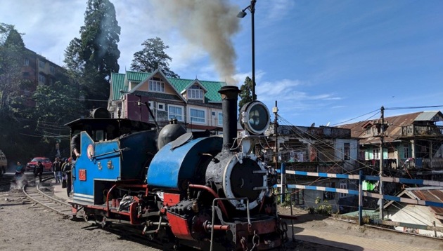 Much to the delight of tourists flocking to the hills in the festive season, joy rides of the famed toy train of Darjeeling Himalayan Railway (DHR) will resume from Christmas.(Yahoo)