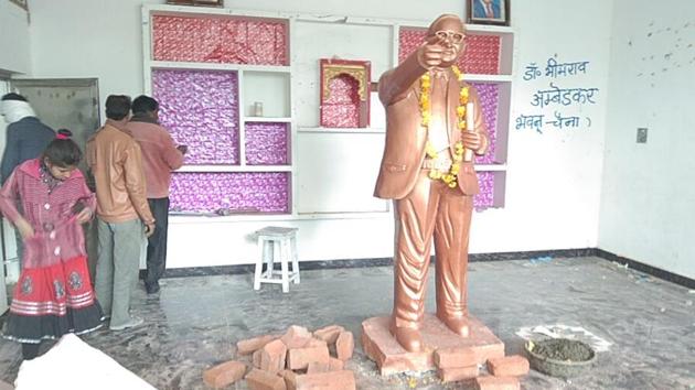 Morena district collector says the idol of Dr B R Ambedkar has been installed overnight in an illegally constructed house on Wednesday to save it from demolition.(HT Photo)