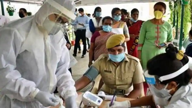 Karnataka has registered over 911,000 coronavirus cases till now and as many as 12,029 have died, according to the Union health ministry dashboard.(ANI)