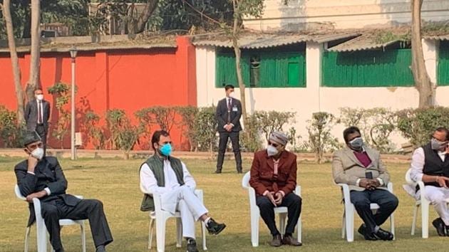 Congress leader Rahul Gandhi meets MPs at Congress headquarters ahead of their march to Rashtrapati Bhavan. (Photo: INC)