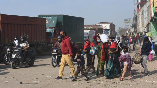 Commuters make their way out on foot during heightened security arrangements in anticipation of a farmers’ march on November 26. On November 25, the Delhi Police turned down all requests by farmer groups who requested for permission to protest in Delhi on November 26 and 27. (Vipin Kumar / HT Photo) Commuters make their way out on foot during heightened security arrangements in anticipation of a farmers’ march on November 26. On November 25, the Delhi Police turned down all requests by farmer groups who requested for permission to protest in Delhi on November 26 and 27. (Vipin Kumar / HT Photo)