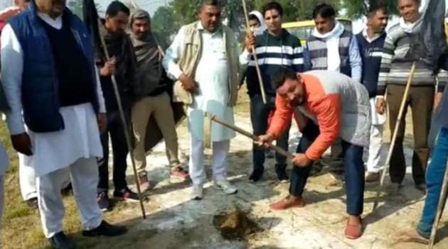 Farmers dug up the helipad area at Shivaniaa Public school in Uchana Kalan on Thursday. (Manoj Dhaka/HT) Farmers dug up the helipad area at Shivaniaa Public school in Uchana Kalan on Thursday. (Manoj Dhaka/HT)