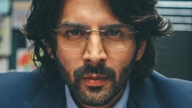 Kartik Aaryan plays a journalist named Arjun Pathak in the film.