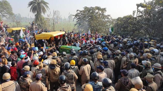 Farmers clashed with police in Bazpur area of US Nagar on Friday.(HT PHOTO.) Farmers clashed with police in Bazpur area of US Nagar on Friday.(HT PHOTO.)