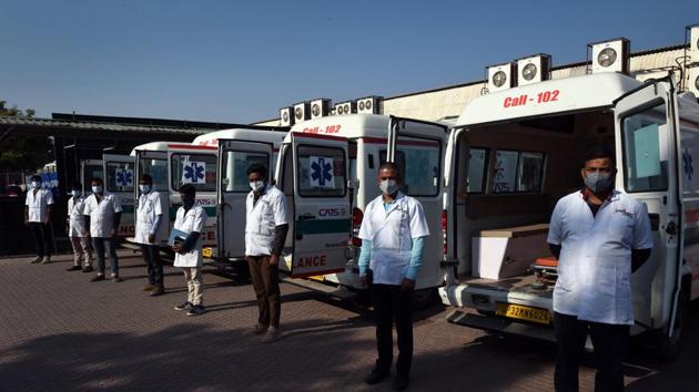 Ambulance drivers lined up to drop recovered patients to their homes at Sardar Patel Covid Care Center in New Delhi, India.(Ajay Aggarwal /HT PHOTO)