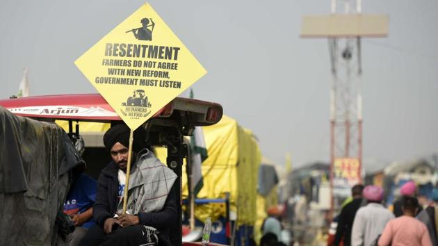 A farmer holds a placard during the ongoing protest over new farm laws at Singhu border near New Delhi on December 5. (Biplov Bhuyan / HT Photo) A farmer holds a placard during the ongoing protest over new farm laws at Singhu border near New Delhi on December 5. (Biplov Bhuyan / HT Photo)