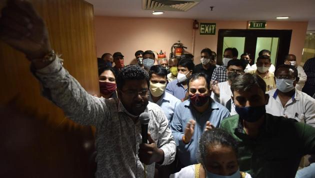 North Delhi Municipal Corporation (NDMC) workers protest demanding the release of eight months' backlogged salary, at Civic Center, in New Delhi, India, Monday, Sept. 28, 2020.(Sanjeev Verma/HT PHOTO)