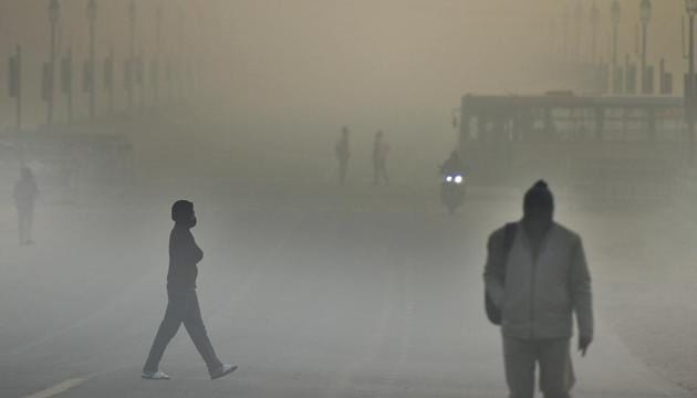 People out on a winter morning near India Gate at Rajpath in New Delhi. (Biplov Bhuyan/HT PHOTO) People out on a winter morning near India Gate at Rajpath in New Delhi. (Biplov Bhuyan/HT PHOTO)