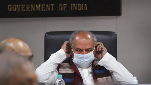 India's agriculture minister Narendra Singh Tomar adjusts his face mask during a press conference with representatives of foreign media organizations in New Delhi, India.(AP)