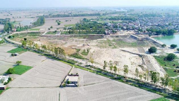 These ponds will be spread from 8 acres to 25 acres land and the biggest sarovar is being set up in Padha village. (HT File) These ponds will be spread from 8 acres to 25 acres land and the biggest sarovar is being set up in Padha village. (HT File)