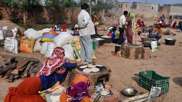 Jind villagers provide food, shelter to Punjab farmers heading to Delhi ...