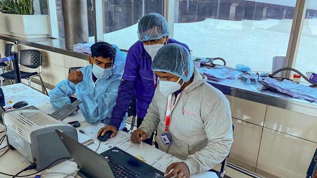 Covid-19 testing setup, handled by Genestrings Diagnostic Centre, for the passenger coming from United Kingdom, amid mounting concern over the new strain of the virus, at Delhi Airport in New Delhi.(PTI)