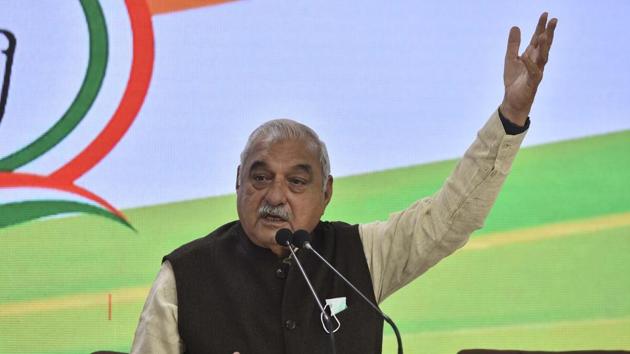 Former Haryana chief minister and Congress leader Bhupender Singh Hooda addresses a press conference. (Sanjeev Verma/HT PHOTO) Former Haryana chief minister and Congress leader Bhupender Singh Hooda addresses a press conference. (Sanjeev Verma/HT PHOTO)