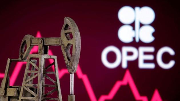 FILE PHOTO: A 3D printed oil pump jack is seen in front of displayed stock graph and Opec logo in this illustration picture, April 14, 2020. REUTERS/Dado Ruvic/Illustration/File Photo(REUTERS)