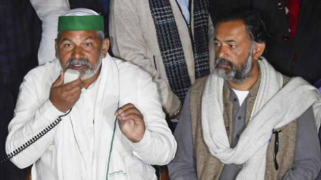 BKU spokesperson Rakesh Tikiat, political activist Yogendra Yadav addresses media at Singhu border during farmers' sit-in protest against the Centre's farm reform laws, in New Delhi.(PTI)