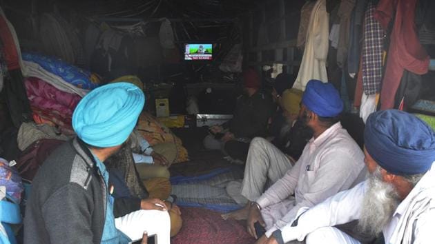 Farmers watching Prime Minster's address on a television screen inside a trolley at Ghazipur border, near Ghaziabad on Friday. (Photo by Sakib Ali /Hindustan Times) Farmers watching Prime Minster's address on a television screen inside a trolley at Ghazipur border, near Ghaziabad on Friday. (Photo by Sakib Ali /Hindustan Times)