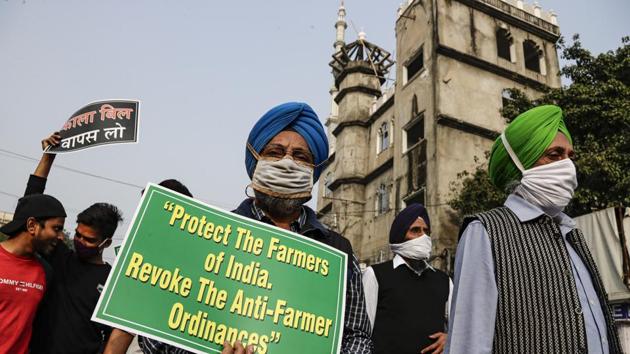 Representatives of different religions walk in a march in support of the ongoing farmers' protest, in Kolkata.(AP) Representatives of different religions walk in a march in support of the ongoing farmers' protest, in Kolkata.(AP)