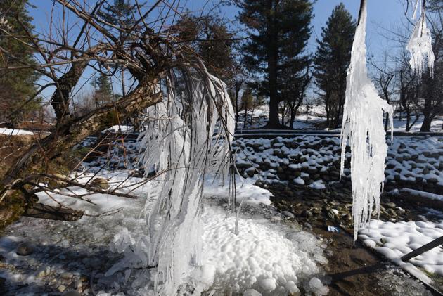 “Scattered to Fairly widespread rainfall/snowfall is very likely over Jammu, Kashmir, Ladakh, Gilgit, Baltistan & Muzaffarabad,” IMD said.(Hindustan Times) “Scattered to Fairly widespread rainfall/snowfall is very likely over Jammu, Kashmir, Ladakh, Gilgit, Baltistan & Muzaffarabad,” IMD said.(Hindustan Times)