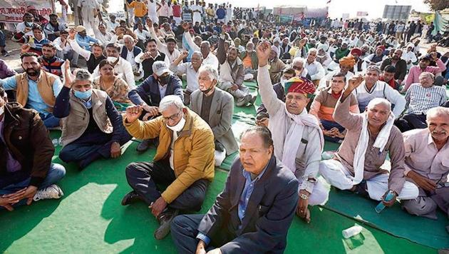 Farmers protest against the new farm laws at Rajasthan-Haryana border in Rewari on Saturday.(HT photo) Farmers protest against the new farm laws at Rajasthan-Haryana border in Rewari on Saturday.(HT photo)