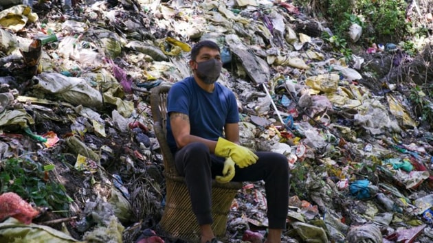 Pradeep Sangwan is running a campaign called ‘Healing Himalayas’ since 2016, as part of which he along with his team goes to different areas of Himalayas and clears the garbage left behind by tourists. (Image via Twitter) Pradeep Sangwan is running a campaign called ‘Healing Himalayas’ since 2016, as part of which he along with his team goes to different areas of Himalayas and clears the garbage left behind by tourists. (Image via Twitter)