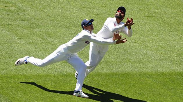 Shubman Gill (L) and Ravindra Jadeja attempted the catch. (Getty Images) Shubman Gill (L) and Ravindra Jadeja attempted the catch. (Getty Images)
