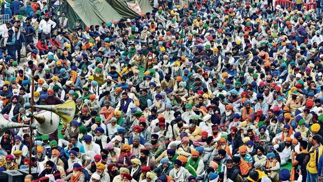 As talks dragged on with the government, the protesters at Singhu border realised they needed a system to coordinate with families back home for grain and other resources.(PTI)