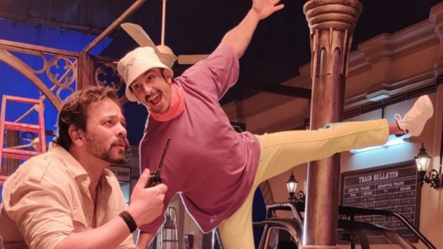 Ranveer Singh with Rohit Shetty on Cirkus sets. Ranveer Singh with Rohit Shetty on Cirkus sets.